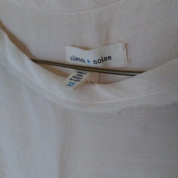 Off-White Blouse - Picture 2 of 5